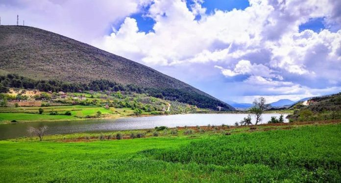 Perspektiva e brezit të ri për të ndërtuar një të ardhme më të mirë, sfida e madhe për shoqërinë shqiptare Perspektiva e brezit të ri për të ndërtuar një të ardhme më të mirë, sfida e madhe për shoqërinë shqiptare