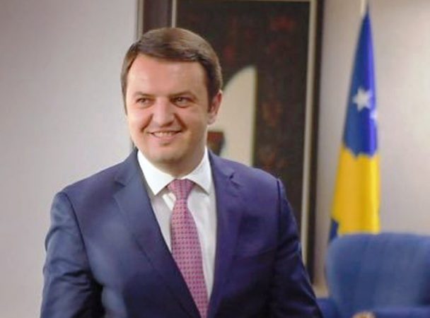 Shtyrja me 2 ditë e takimit në Uashington, ministri i Drejtësisë së Kosovës: Lëvizjet kanë të bëjnë me axhendën e Shtëpisë së Bardhë Shtyrja me 2 ditë e takimit në Uashington, ministri i Drejtësisë së Kosovës: Lëvizjet kanë të bëjnë me axhendën e Shtëpisë së Bardhë