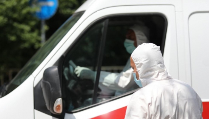 Stafi shëndetësor që po trajton të prekurit me koronavirus, “shumë i lodhur” Stafi shëndetësor që po trajton të prekurit me koronavirus, “shumë i lodhur”