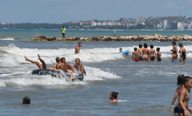 “Bum” pushuesish, turistët e rajonit braktisin Turqinë dhe Greqinë. Zgjedhin bregdetin e Shqipërisë “Bum” pushuesish, turistët e rajonit braktisin Turqinë dhe Greqinë. Zgjedhin bregdetin e Shqipërisë