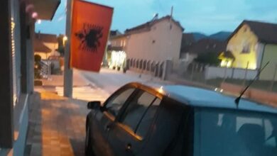 Ky është reagimi i shqiptarve pas kërkesës së Policisë serbe për heqjen e flamurit kombëtar Ky është reagimi i shqiptarve pas kërkesës së Policisë serbe për heqjen e flamurit kombëtar