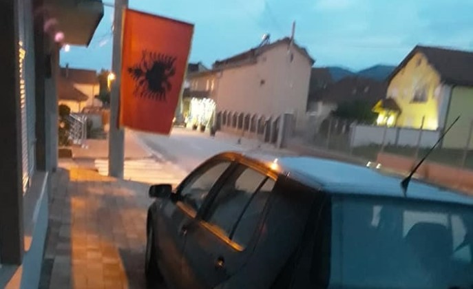 Ky është reagimi i shqiptarve pas kërkesës së Policisë serbe për heqjen e flamurit kombëtar Ky është reagimi i shqiptarve pas kërkesës së Policisë serbe për heqjen e flamurit kombëtar