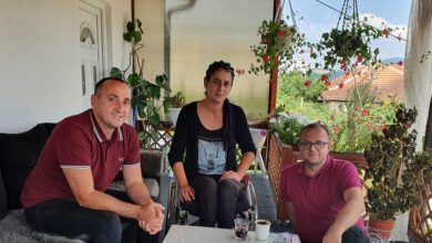Plumbi i snajperistit serb ia ndryshoi jetën Sanije Sadikut Plumbi i snajperistit serb ia ndryshoi jetën Sanije Sadikut