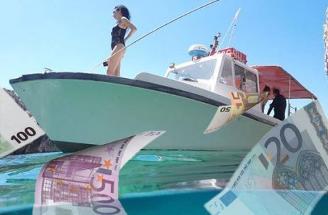 Turistë që s’ikin, e turistë që s’vijnë: Çfarë po ndodh me sektorin në këtë sezon të jashtëzakonshëm