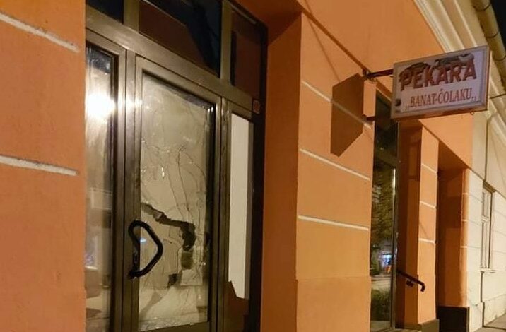 Sulmohet biznesi i shqiptarit në Serbi, detyrohet të largojë familjen nga frika Sulmohet biznesi i shqiptarit në Serbi, detyrohet të largojë familjen nga frika