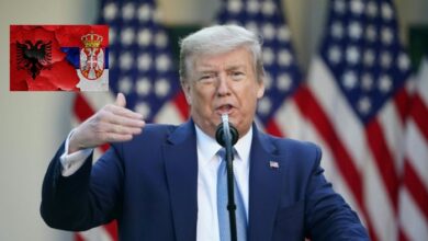 Donald Trump: Ndala konfliktin 400-vjeçar Kosovë-Serbi, tani puthen dhe përqafohen Donald Trump: Ndala konfliktin 400-vjeçar Kosovë-Serbi, tani puthen dhe përqafohen
