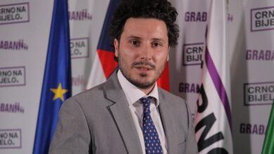 VIDEO/ Dritan Abazi: Jam nga Kruja, mbiemrin ma ndryshuan në ‘Abazoviç’ gjatë periudhës së komunizmit VIDEO/ Dritan Abazi: Jam nga Kruja, mbiemrin ma ndryshuan në ‘Abazoviç’ gjatë periudhës së komunizmit