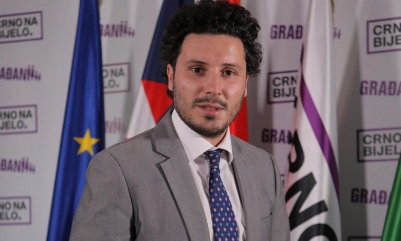 VIDEO/ Dritan Abazi: Jam nga Kruja, mbiemrin ma ndryshuan në ‘Abazoviç’ gjatë periudhës së komunizmit VIDEO/ Dritan Abazi: Jam nga Kruja, mbiemrin ma ndryshuan në ‘Abazoviç’ gjatë periudhës së komunizmit