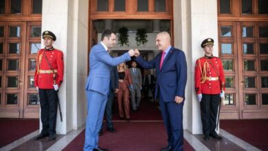 Meta pret ministrin e Drejtësisë së Kosovës: Zbatoni marrëveshjet e firmosura në Shtëpinë e Bardhë Meta pret ministrin e Drejtësisë së Kosovës: Zbatoni marrëveshjet e firmosura në Shtëpinë e Bardhë