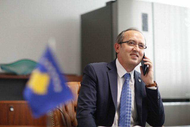 Avdullah Hoti bisedë telefonike me kancelaren Angela Merkel, zbulon temat e rëndësishme që diskutuan Avdullah Hoti bisedë telefonike me kancelaren Angela Merkel, zbulon temat e rëndësishme që diskutuan