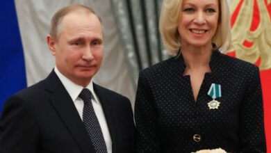 U tall me Vuçiç, zëdhënësja e ministrisë detyron Putinin t’i kërkojë falje Serbisë U tall me Vuçiç, zëdhënësja e ministrisë detyron Putinin t’i kërkojë falje Serbisë