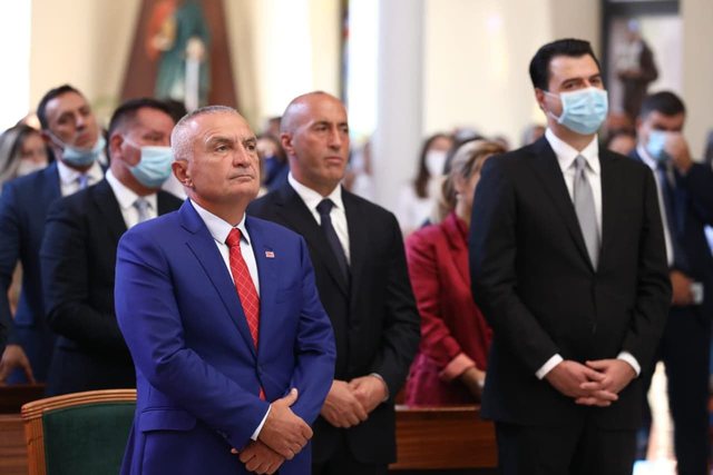 FOTO/ Shugurimi ipeshkvnor i Imzot Arjan Dodaj bën bashkë politikën shqiptare FOTO/ Shugurimi ipeshkvnor i Imzot Arjan Dodaj bën bashkë politikën shqiptare