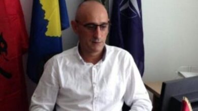 Akuzat për krime lufte/ Nisin arrestimet në Kosovë, prangoset ish-shefi i Shërbimeve sekrete të FSK-së Akuzat për krime lufte/ Nisin arrestimet në Kosovë, prangoset ish-shefi i Shërbimeve sekrete të FSK-së