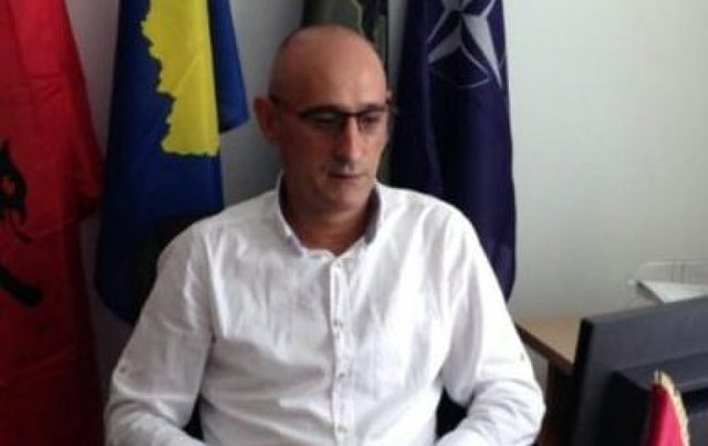 Akuzat për krime lufte/ Nisin arrestimet në Kosovë, prangoset ish-shefi i Shërbimeve sekrete të FSK-së Akuzat për krime lufte/ Nisin arrestimet në Kosovë, prangoset ish-shefi i Shërbimeve sekrete të FSK-së