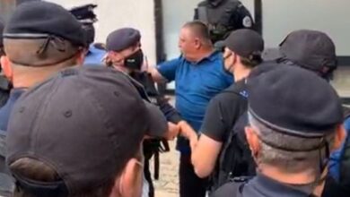 Plasin arrestimet, Eulex arreston të tretin, e kapim duke shkuar në televizion Plasin arrestimet, Eulex arreston të tretin, e kapim duke shkuar në televizion