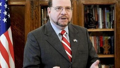 Ish-ambasadori amerikan Dell: Fushata e NATO-s nuk do të ishte e suksesshme pa UÇK-në në terren Ish-ambasadori amerikan Dell: Fushata e NATO-s nuk do të ishte e suksesshme pa UÇK-në në terren