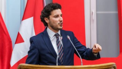 Dritan Abazoviç pas marrjes së detyrës, bën shkarkimin e parë të bujshëm në Mal të Zi Dritan Abazoviç pas marrjes së detyrës, bën shkarkimin e parë të bujshëm në Mal të Zi