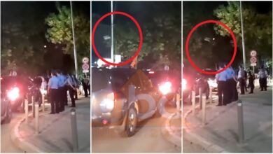 Thirrje dhe shishe kundër zyrtarëve të EULEX-it! Mbështetësit e UÇK kundër arrestimeve dhe bastisjes Thirrje dhe shishe kundër zyrtarëve të EULEX-it! Mbështetësit e UÇK kundër arrestimeve dhe bastisjes