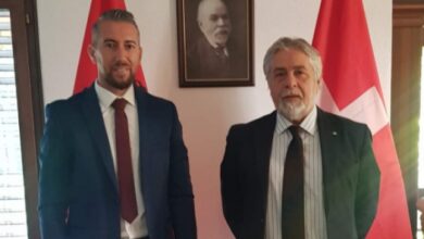 Presheva pjesë e diplomacisë shqiptare! Erdhi si gazetar nga Bujanoci, Cakaj emëron Valon Gashin këshilltar në Ambasadën e Shqipërisë në Zvicër Presheva pjesë e diplomacisë shqiptare! Erdhi si gazetar nga Bujanoci, Cakaj emëron Valon Gashin këshilltar në Ambasadën e Shqipërisë në Zvicër