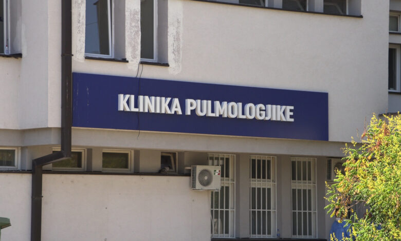 E rëndë/ Kufoma lihet 5 orë në dhomën e spitalit me pacientët e tjerë. Qytetari nxjerr foton E rëndë/ Kufoma lihet 5 orë në dhomën e spitalit me pacientët e tjerë. Qytetari nxjerr foton