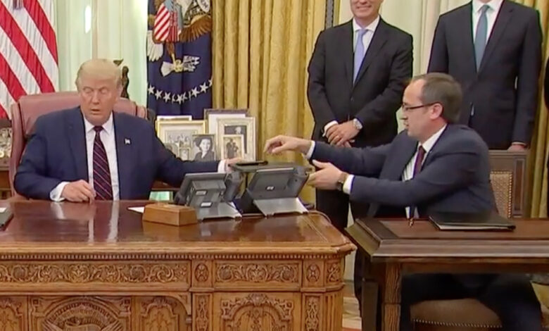 Frankfurter Allgemeine Zeitung: Si ndërhyri Trump në politikën e brendshme në Kosovë Frankfurter Allgemeine Zeitung: Si ndërhyri Trump në politikën e brendshme në Kosovë