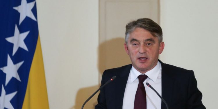 Befason anëtari i Presidencës së Bosnjës, kërkon seancë për njohjen e Pavarësisë së Kosovës Befason anëtari i Presidencës së Bosnjës, kërkon seancë për njohjen e Pavarësisë së Kosovës