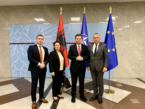 Cakaj pret 3 deputetët shqiptarë të Luginës së Preshevës: Masa të reja institucionale nga Shqipëria për t’ju mbështetur Cakaj pret 3 deputetët shqiptarë të Luginës së Preshevës: Masa të reja institucionale nga Shqipëria për t’ju mbështetur