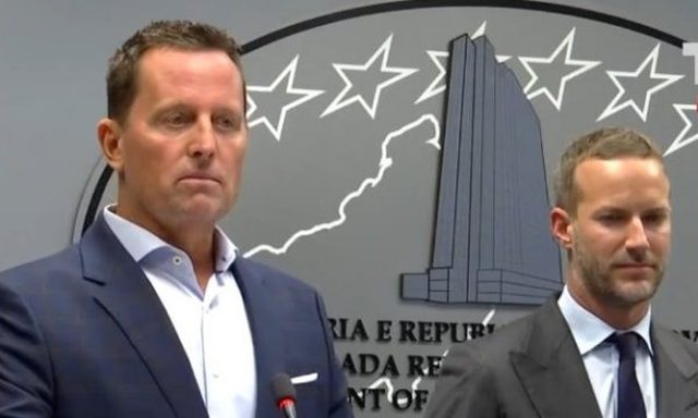 Marrëveshja me Serbinë/ I dërguari i SHBA në Kosovë flet për çekun e madh: Trump më tha… Marrëveshja me Serbinë/ I dërguari i SHBA në Kosovë flet për çekun e madh: Trump më tha…