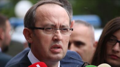 Hoti shpërndan lajmin e mediumit amerikan: Kurti e Osmani u pajtuan për autonomi, nëse s’është e vërtetë, ta demantojnë Hoti shpërndan lajmin e mediumit amerikan: Kurti e Osmani u pajtuan për autonomi, nëse s’është e vërtetë, ta demantojnë