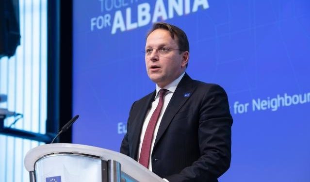 Varhelyi: Duhet t’i bindim shtetet për liberalizimin e vizave për Kosovën Varhelyi: Duhet t’i bindim shtetet për liberalizimin e vizave për Kosovën