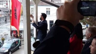 Ngriti flamurin kuqezi, kreu i Këshillit Kombëtar Shqiptar në Serbi thirret nga gjykata Ngriti flamurin kuqezi, kreu i Këshillit Kombëtar Shqiptar në Serbi thirret nga gjykata