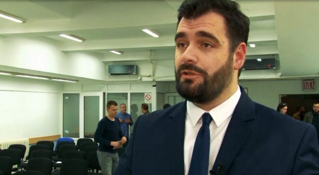Serbia paditë përfaqësuesin e shqiptarëve (VIDEO) Serbia paditë përfaqësuesin e shqiptarëve (VIDEO)