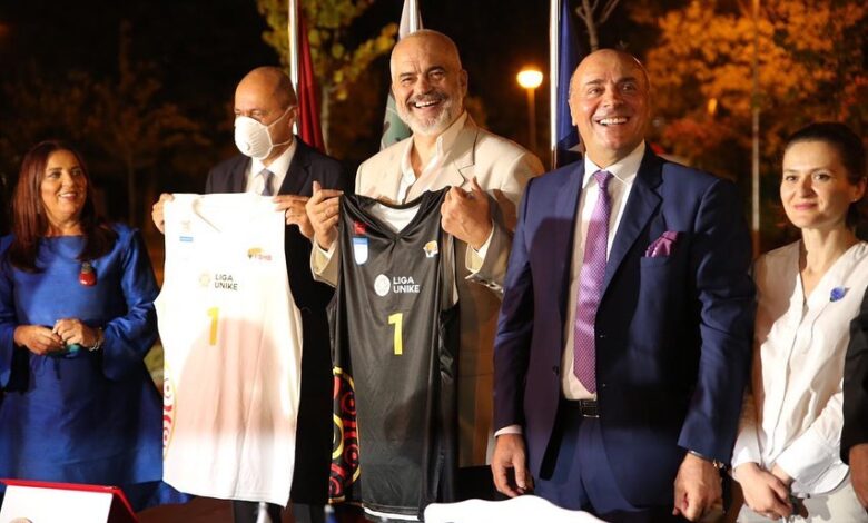 HISTORIKE/ Moment frymëzimi për sportet! Shqipëria dhe Kosova bashkohen në NJË! HISTORIKE/ Moment frymëzimi për sportet! Shqipëria dhe Kosova bashkohen në NJË!