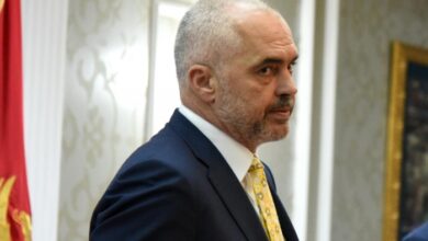 Rama vizitë surprizë në TUZ, takohet në restorant me politikanin e njohur
