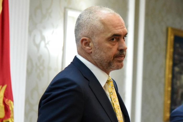 Rama vizitë surprizë në TUZ, takohet në restorant me politikanin e njohur Rama vizitë surprizë në TUZ, takohet në restorant me politikanin e njohur