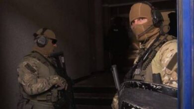 Video/ Çfarë po ndodh? Eulex me ushtarë të maskuar basitisin zyrat e veteranëve UÇK-së për dosjet e Hagës Video/ Çfarë po ndodh? Eulex me ushtarë të maskuar basitisin zyrat e veteranëve UÇK-së për dosjet e Hagës