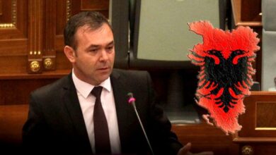 Deputeti i VV ngre alarmin në Serbi: Të ndryshojmë Kushtetutën, të njihet e drejta për bashkim me Shqipërinë Deputeti i VV ngre alarmin në Serbi: Të ndryshojmë Kushtetutën, të njihet e drejta për bashkim me Shqipërinë