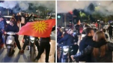 Video/ Eliminimi i Kosovës, maqedonasit në festë në rrugëve me daulle e kitare