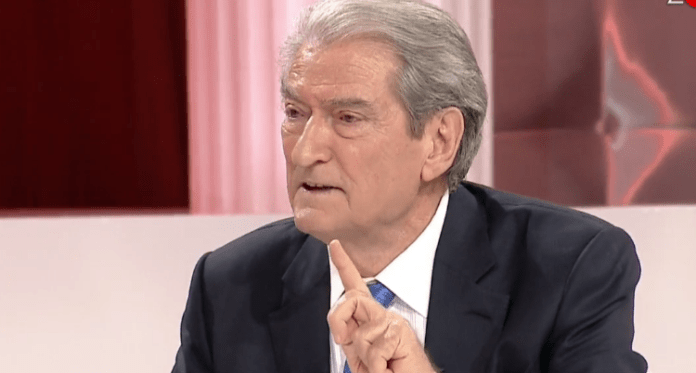 Aktakuzat ndaj Thaçit dhe Veselit, flet Berisha: Çdo gjë e stisur! U fabrikua në Beograd dhe u përdor nga senatori Dick Martin, ky serbofil që… Aktakuzat ndaj Thaçit dhe Veselit, flet Berisha: Çdo gjë e stisur! U fabrikua në Beograd dhe u përdor nga senatori Dick Martin, ky serbofil që…