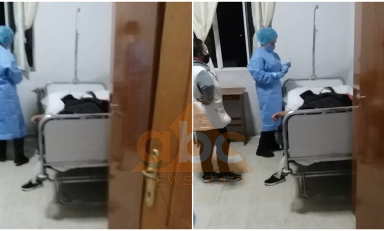 VIDEO/ Rëndohet gjendja shëndetësore e një prej grevisteve, transportohet me urgjencë në spital VIDEO/ Rëndohet gjendja shëndetësore e një prej grevisteve, transportohet me urgjencë në spital