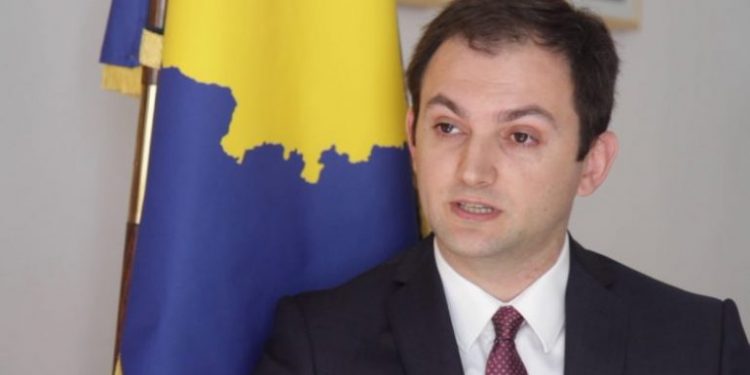 Ambasadori shpërndau gazetën me karikaturat e Profetit Muhamed, reagon Bashkësia Islame: Akt i papranueshëm Ambasadori shpërndau gazetën me karikaturat e Profetit Muhamed, reagon Bashkësia Islame: Akt i papranueshëm