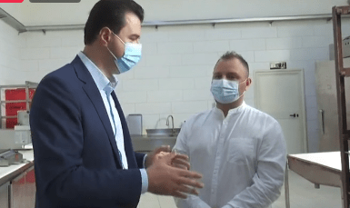 ‘Falimentuam! Ka ngel t’i fusim shkrepësen’/ Basha me biznesin e vogël në Tiranë: Do sjell shpresën! ‘Falimentuam! Ka ngel t’i fusim shkrepësen’/ Basha me biznesin e vogël në Tiranë: Do sjell shpresën!
