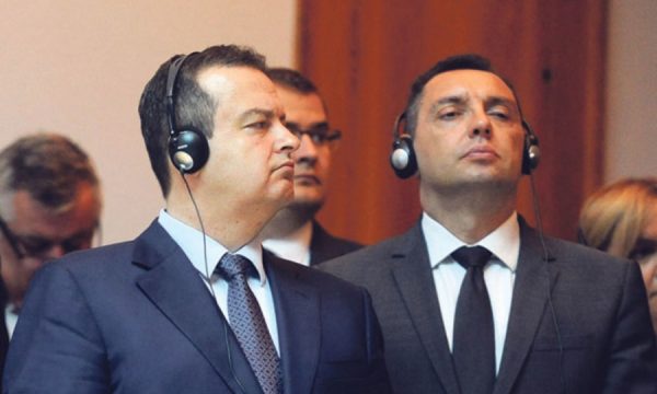 Brukseli kundër deklaratave të Daçiçit dhe Vulinit: Nuk i shërbejnë dialogut dhe paqes Brukseli kundër deklaratave të Daçiçit dhe Vulinit: Nuk i shërbejnë dialogut dhe paqes