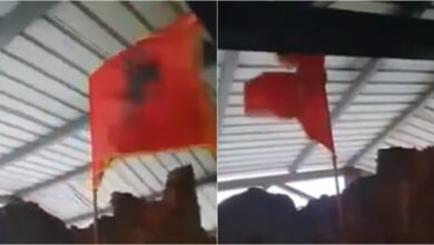 U hoq nga prifti serb, rivendoset flamuri kombëtar në Koshare U hoq nga prifti serb, rivendoset flamuri kombëtar në Koshare