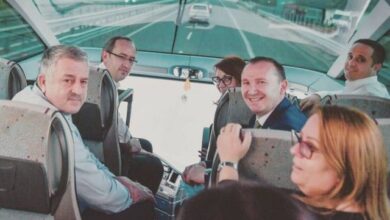 FOTOT/ Qeveria e Kosovës heq maskat, çfarë ndodhi gjatë kthimit me autobus për në Prishtinë FOTOT/ Qeveria e Kosovës heq maskat, çfarë ndodhi gjatë kthimit me autobus për në Prishtinë
