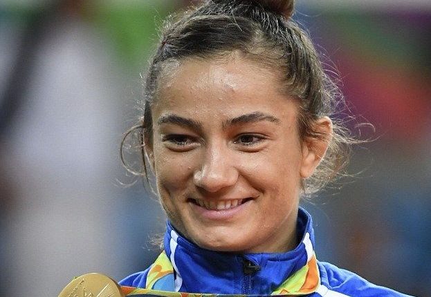 Majlinda Kelmendi shet medaljen e saj për të blerë ilaçe për fëmijët me sëmundje të rënda: Unë dua që ata të jetojnë Majlinda Kelmendi shet medaljen e saj për të blerë ilaçe për fëmijët me sëmundje të rënda: Unë dua që ata të jetojnë