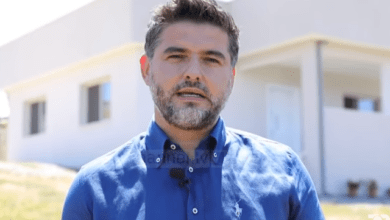 Në shqiptarët me të vështirë e kemi të ulemi me njeri – tjetrin brenda familjes, se me të tjerët Në shqiptarët me të vështirë e kemi të ulemi me njeri – tjetrin brenda familjes, se me të tjerët