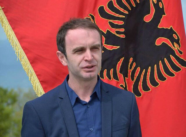 E FUNDIT/ Arrestohet kryetari shqiptar i Komunës së Tuzit, po udhëtonte me makinë me fëmijët! Përplaset me efektivët e policisë E FUNDIT/ Arrestohet kryetari shqiptar i Komunës së Tuzit, po udhëtonte me makinë me fëmijët! Përplaset me efektivët e policisë