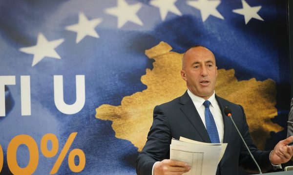 Haradinaj bleu me privatizim 200 hektarë tokë, 1 metër i kushtoi 3 euro e 75 cent Haradinaj bleu me privatizim 200 hektarë tokë, 1 metër i kushtoi 3 euro e 75 cent