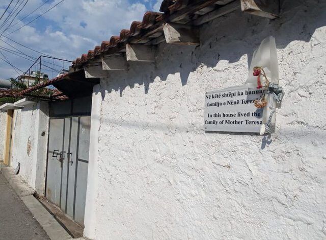“E harruar”- Publicisti poston fotot e shtëpisë ku ka jetuar familja e Nënë Terezës: Nëse do ishte në Spanjë e Itali…